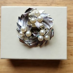 Vintage Avon Silvertone Wreath Brooch with Pearl Accents.
